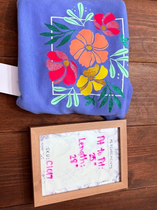 NWT Crew Neck Graphic Tee - Picture 4 of 4